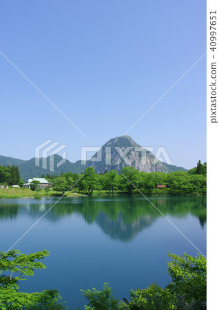 高山沒有池塘 高山沒有池塘 40997651