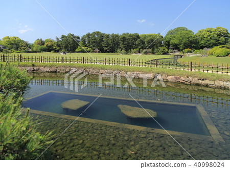 Okayama Korakuen, see the pond direction of Sawazawa from Konoi eatery 40998024