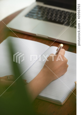 Writing down ideas 40998703