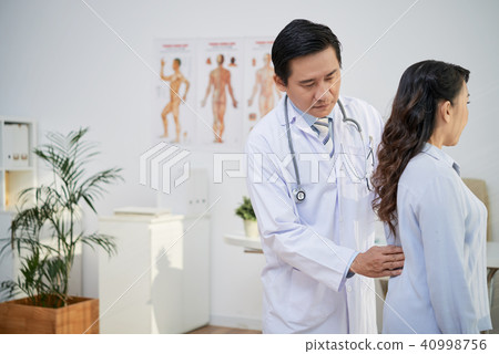 Spine check-up Spine check-up 40998756