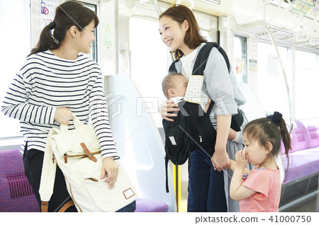 Railway manners Let's give your seat to small children and mothers! 41000750