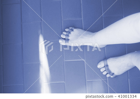 Toe separator to pedicure nails Toe separator to pedicure nails 41001334