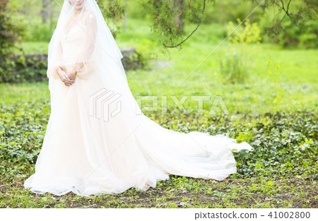 Young pretty bride outdoors Young pretty bride outdoors 41002800