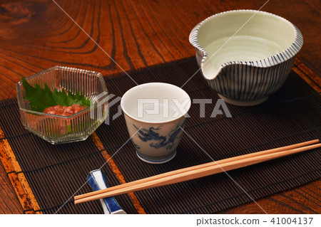 晚上喝美味的清酒 41004137