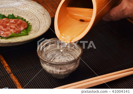 晚上喝美味的清酒 41004141