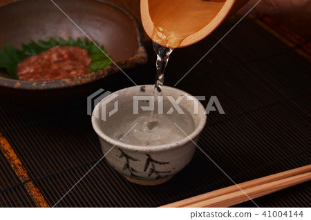 晚上喝美味的清酒 晚上喝美味的清酒 41004144