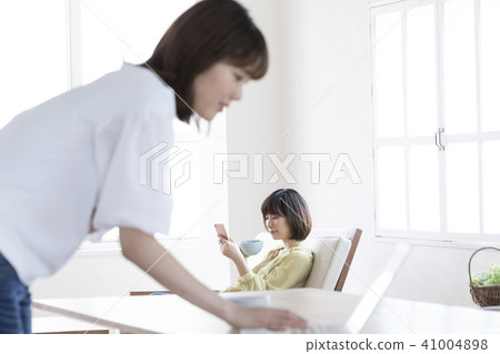 Women startup venture 41004898