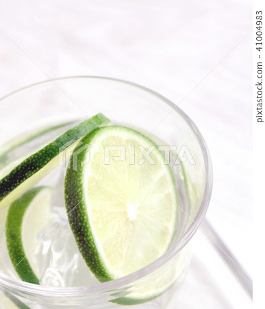 Lime's refreshing fruit water Lime's refreshing fruit water 41004983