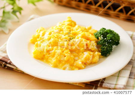 Scrambled eggs 41007577