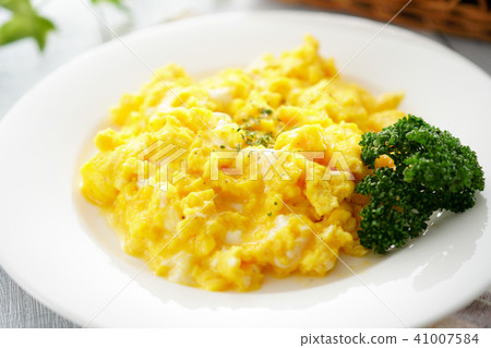 Scrambled eggs 41007584