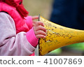 Small hands 41007869