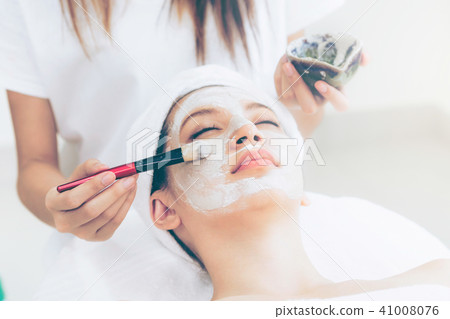 Beautiful woman having a facial treatment at spa. 41008076
