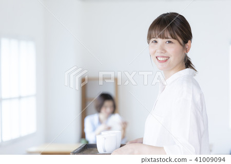 咖啡館職員兼職職業婦女 咖啡館職員兼職職業婦女 41009094