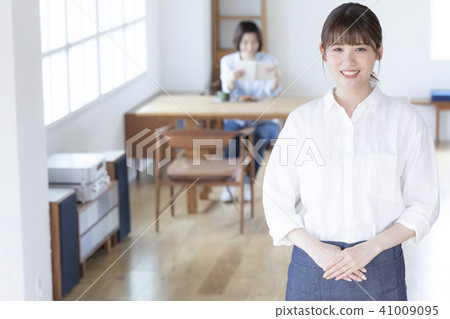 咖啡館職員兼職職業婦女 41009095