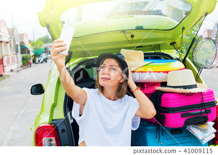 Ready to travel. Selfie Woman in Hat before Trip Ready to travel. Selfie Woman in Hat before Trip 41009115