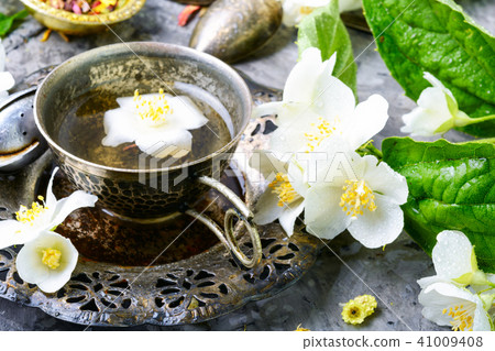 Green tea with jasmine Green tea with jasmine 41009408