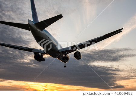 Arrive at dusk Arrived at Boeing 777 Arrive at dusk Arrived at Boeing 777 41009492