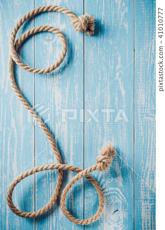 ship rope on wood 41010777