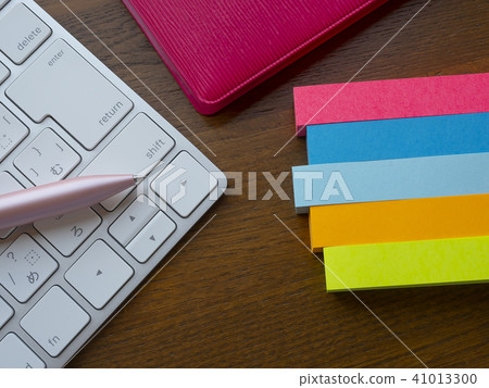 Business image · notebook · keyboard · sticky note · female Business image · notebook · keyboard · sticky note · female 41013300