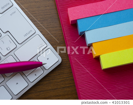 Business image · notebook · keyboard · sticky note · female Business image · notebook · keyboard · sticky note · female 41013301