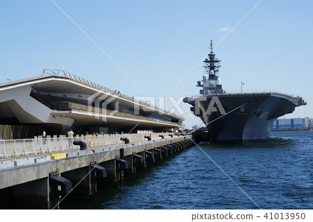 Escort Ship "Izumo" Escort Ship "Izumo" 41013950