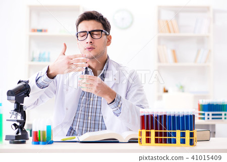 Chemistry student doing chemical experiments at classroom activi Chemistry student doing chemical experiments at classroom activi 41015409