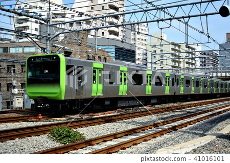 山手線E235在五反田和目黑之間運行 41016101