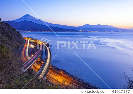 在靜岡縣的靜岡市，從過去的通行證看到的富士山 41017177