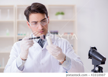 Expert criminologist working in the lab for evidence 41018987