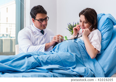 Doctor visiting pregnant in hospital room 41019205