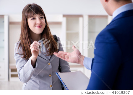Real estate agent showing new apartment to owner 41019207