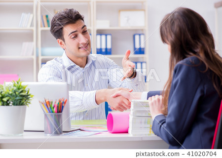 Pulisher discussing book order with customer Pulisher discussing book order with customer 41020704