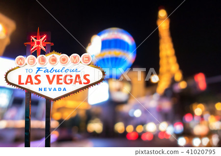 Famous Las Vegas sign with blur cityscape 41020795