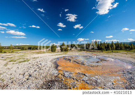Hot thermal spring in Yellowstone Hot thermal spring in Yellowstone 41021013
