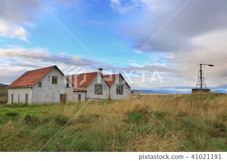 Old abandoned houses  in the countryside, Iceland 41021191