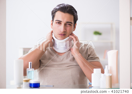 Man with neck brace after whiplash injury 41021740