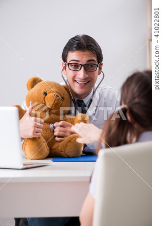Little girl visiting doctor for regular check-up Little girl visiting doctor for regular check-up 41022801