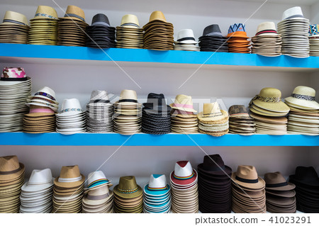 Handmade Panama Hats at the traditional outdoor ma 41023291