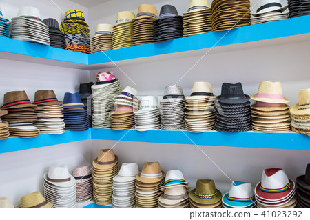 Handmade Panama Hats at the traditional outdoor ma 41023292