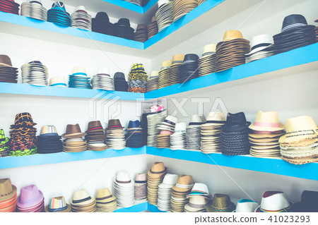 Handmade Panama Hats at the traditional outdoor ma 41023293