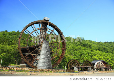 5 water turbines 5 water turbines 41024457