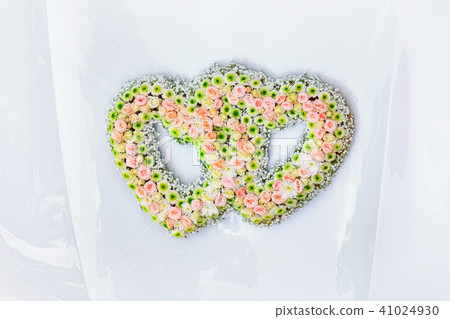 Wedding Bouquet on the Bonnet 41024930