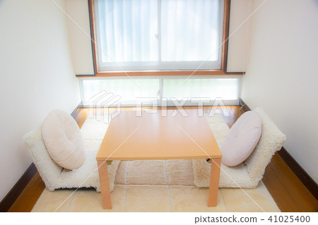 明亮的生活白色房間 41025400