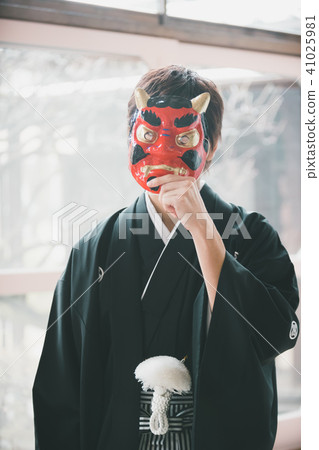 the last day of winter in the traditional lunar calendar, the bean-scattering ceremony, demon 41025981