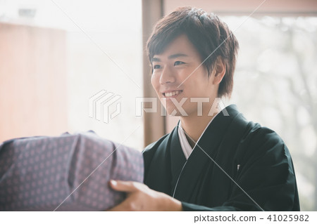 present, hakama with family crest, person 41025982