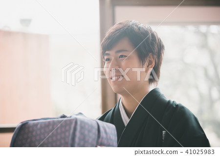 present, hakama with family crest, person 41025983