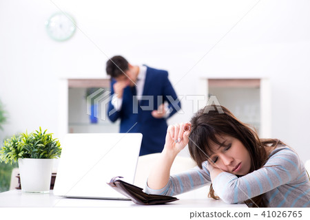 Bankrupt family with no cash at home 41026765