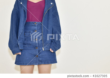 牛仔襯衫和牛仔裙 41027305