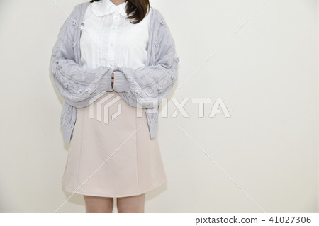 一個穿著羊毛衫的女人 41027306