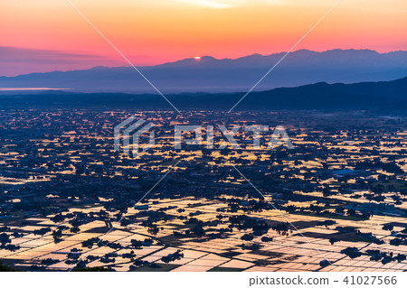 "Toyama prefecture" Morning view of a rice paddy field and Tonami plain of a watercolor "From Ouyoyama" "Toyama prefecture" Morning view of a rice paddy field and Tonami plain of a watercolor "From Ouyoyama" 41027566